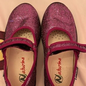 Fuschia naturino size (30) approximately 13